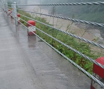 公路纜索草莓视频污污污